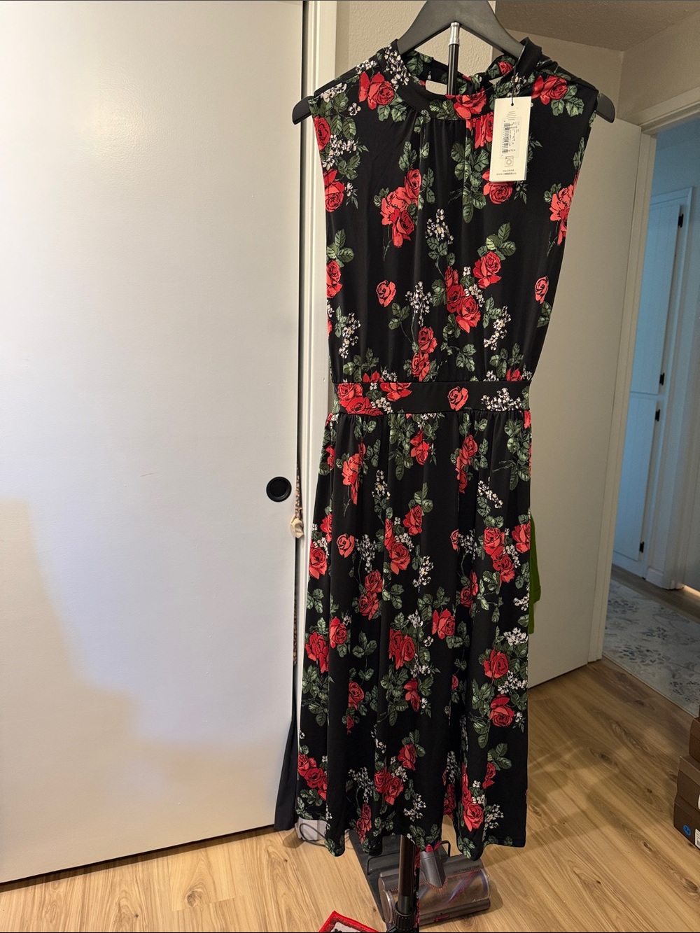 Leota Black Dress with Red Rose Floral Print size M NWT
